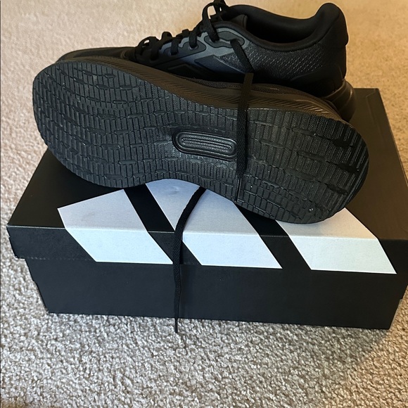 Adidas - Picture 4 of 8